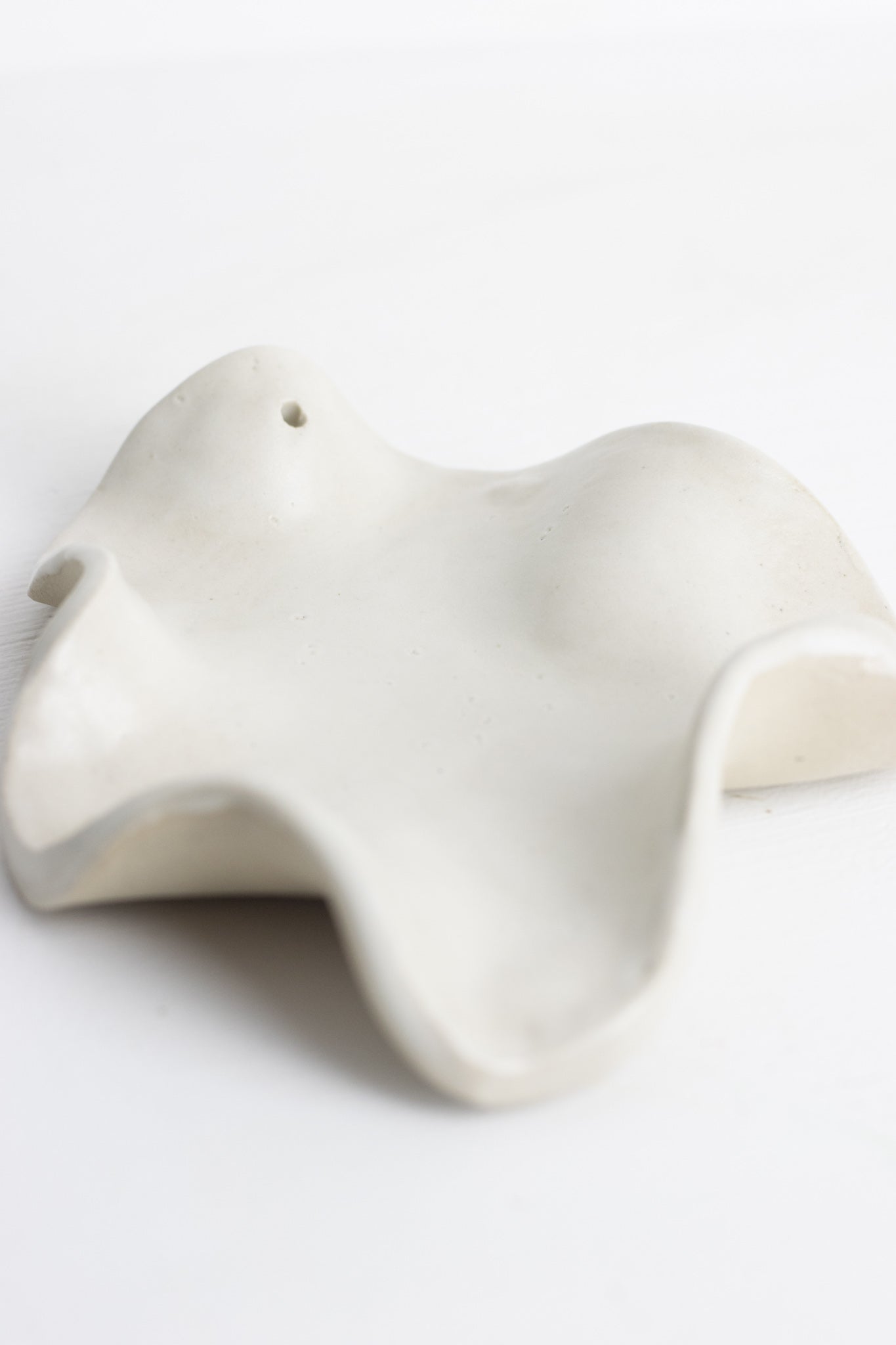 Incense holder wave white