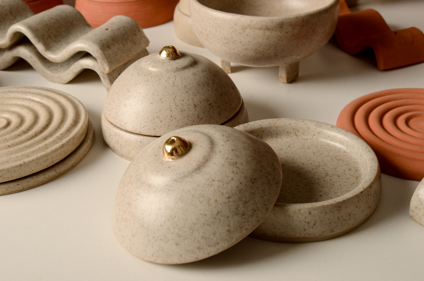 Speckled beige | Boobies dish gold