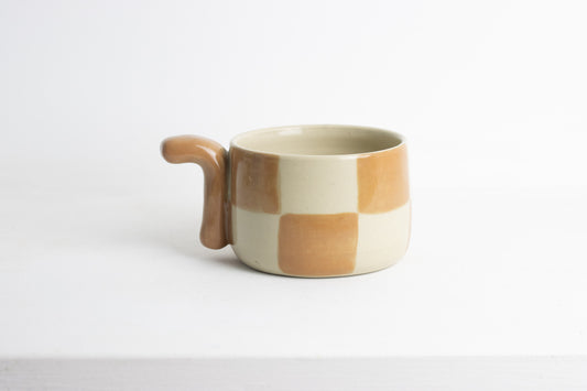 Checker mug tan