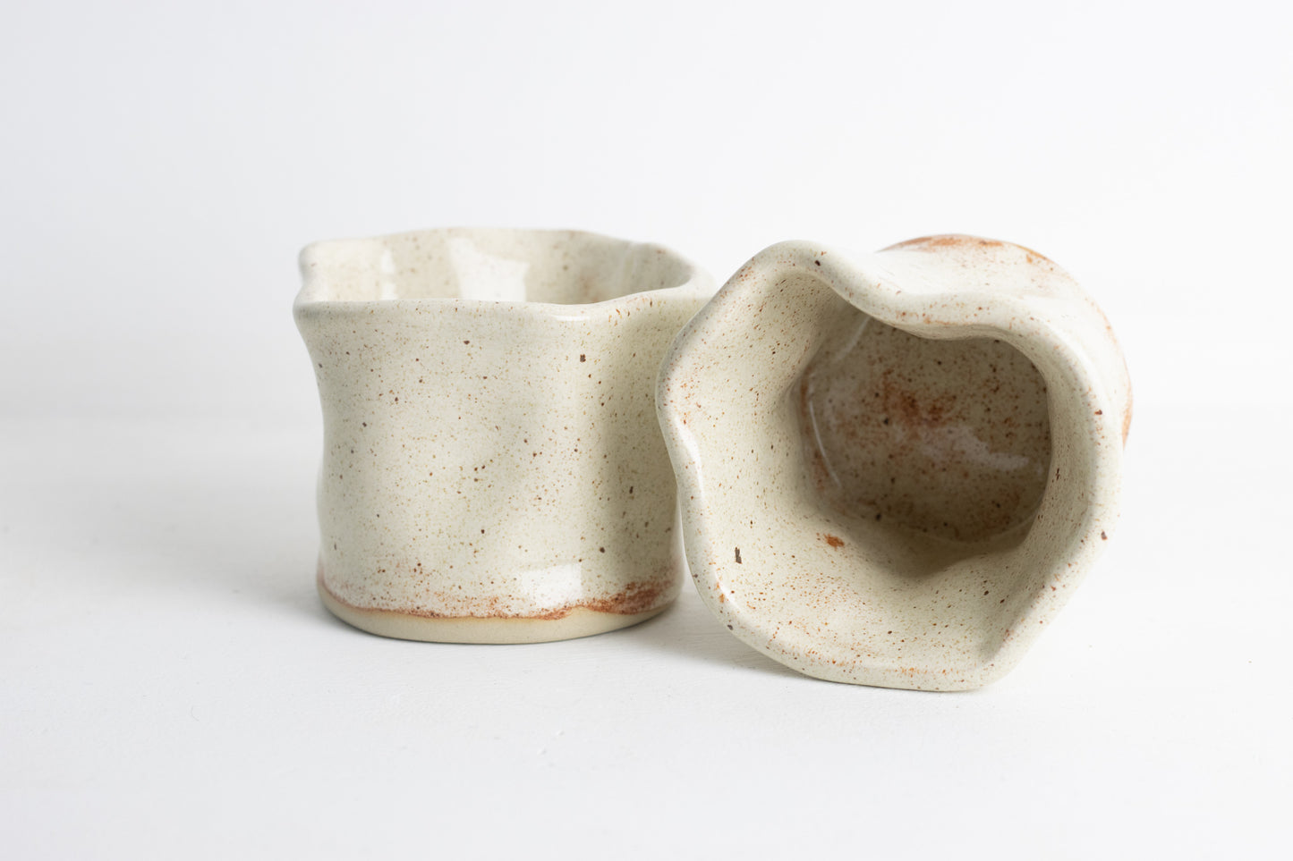 Wave cup speckled beige S