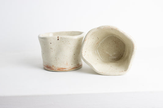 Wave cup speckled beige M