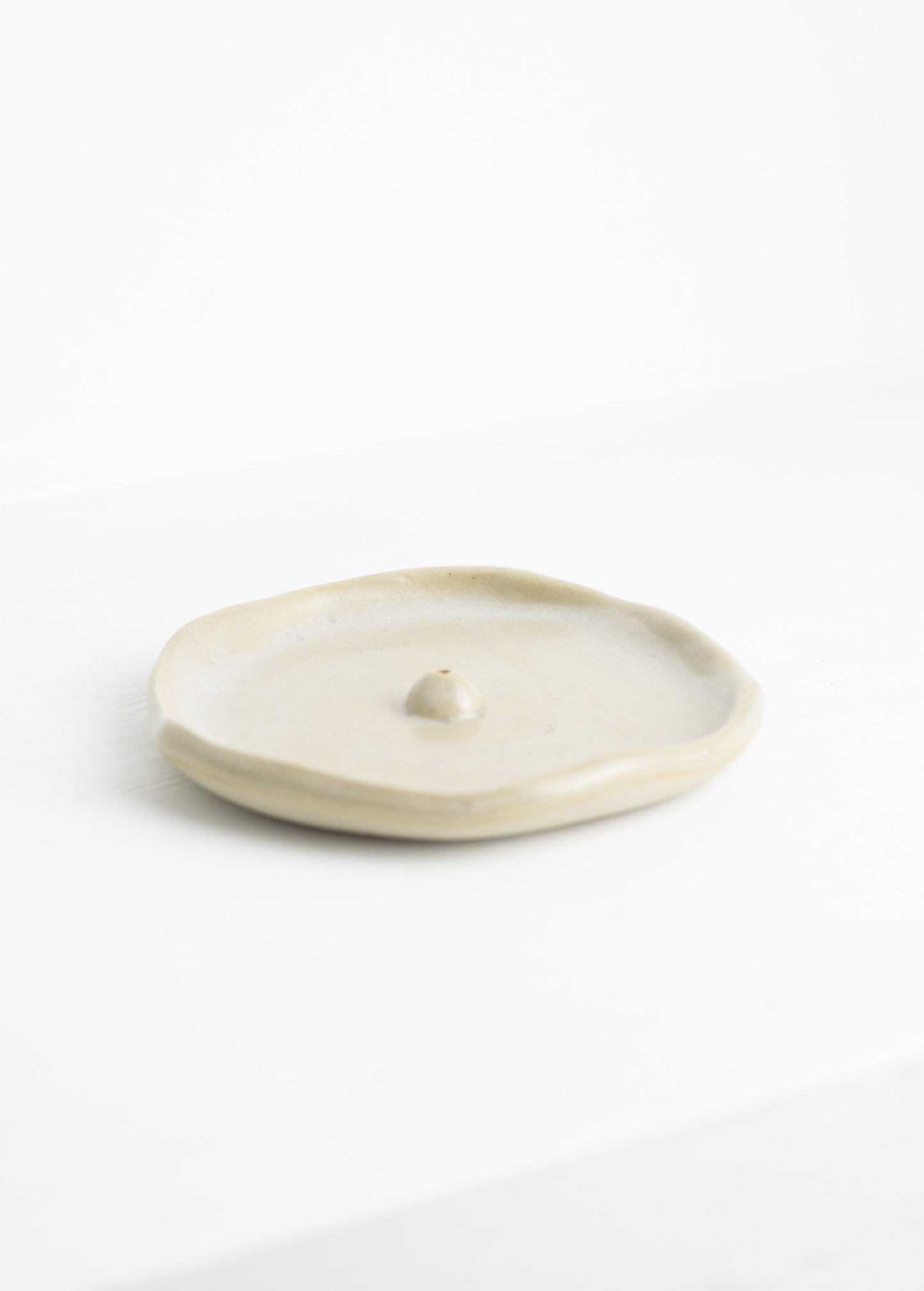 Incense holder round beige