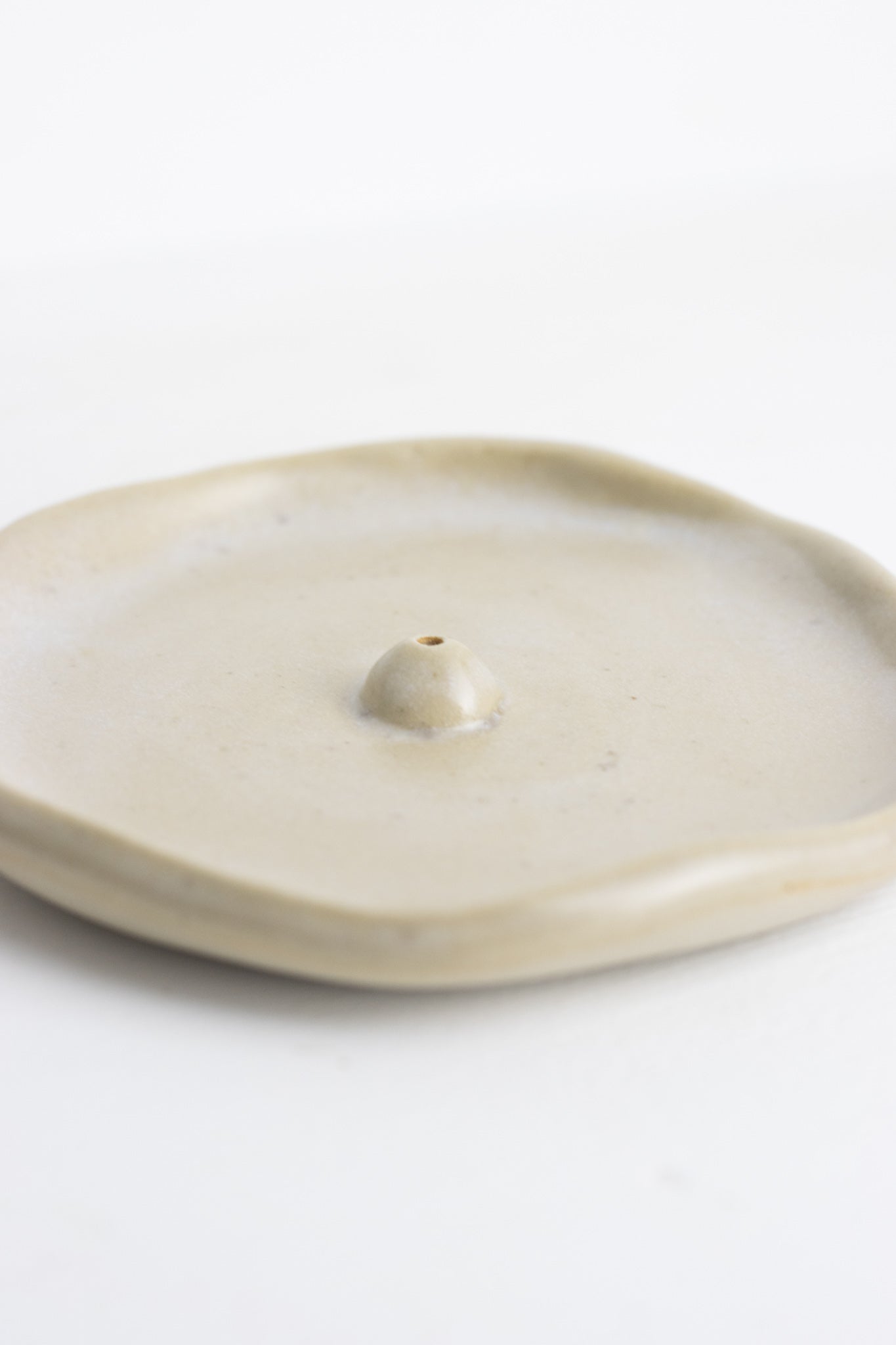 Incense holder round beige